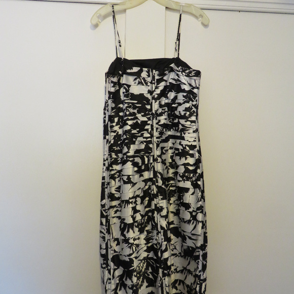 Black & White bodycon dress - Picture 2 of 7